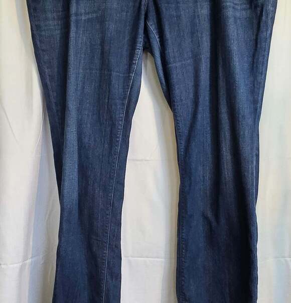 Eddie Bauer Denim - Eddie Bauer Jeans Ladies 20W Boyfriend Relaxed fit Medium Wash